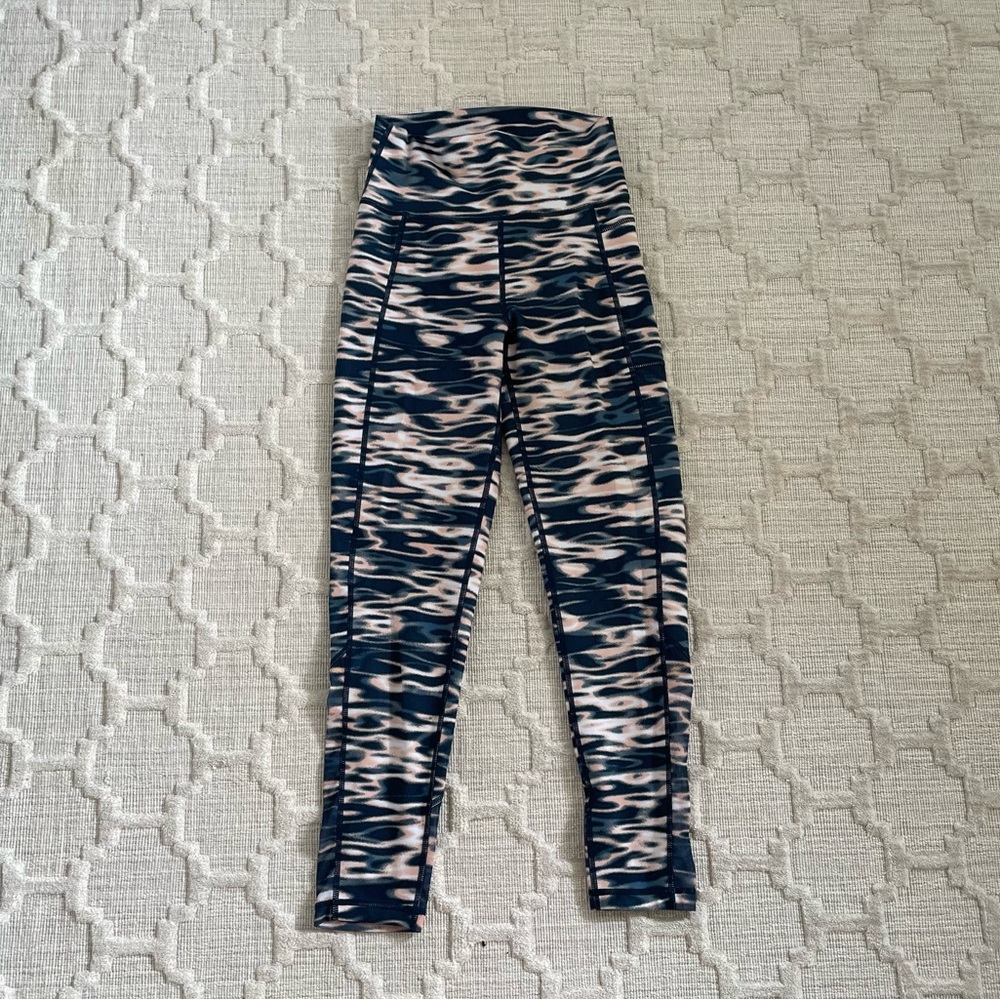 Sweaty Betty Super Sculpt leggings, size XS, blue and light pink print